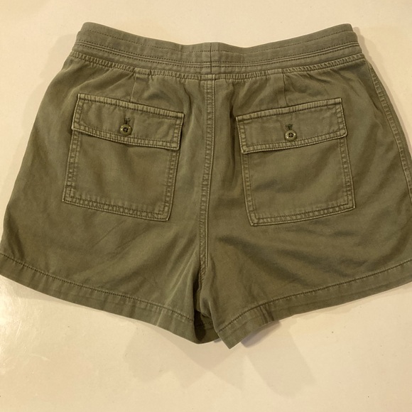 Gap Ribbed Pull-On Shorts in Desert Cactus Green Small - Picture 4 of 7